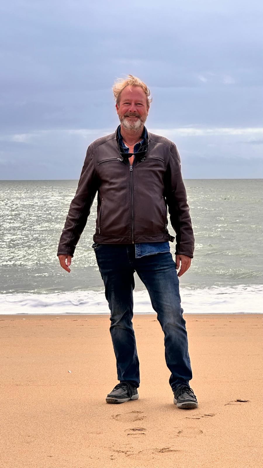 Marcel van der Veen op het strand